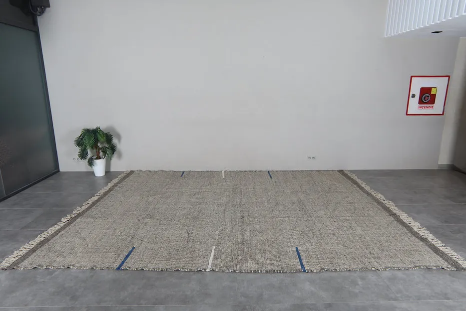 Kilim berbère Aglou gris, vue 4 sur 7