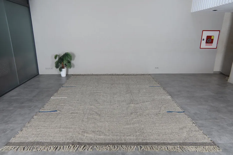 Kilim berbère Aglou gris, vue 5 sur 7