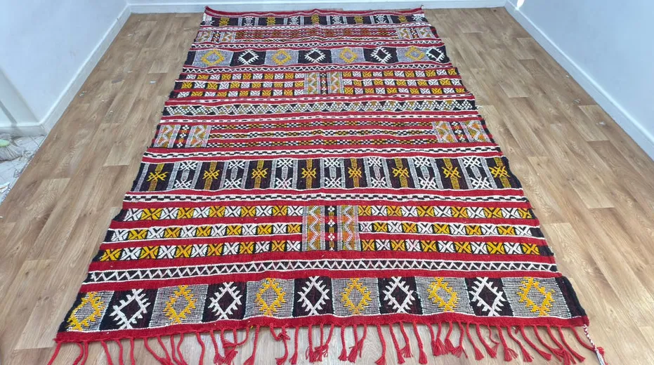 Kilim berbère Anergui rouge, vue 3 sur 3
