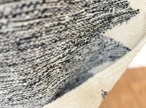 Kilim berbère Bzou gris et crème — tapis kilim