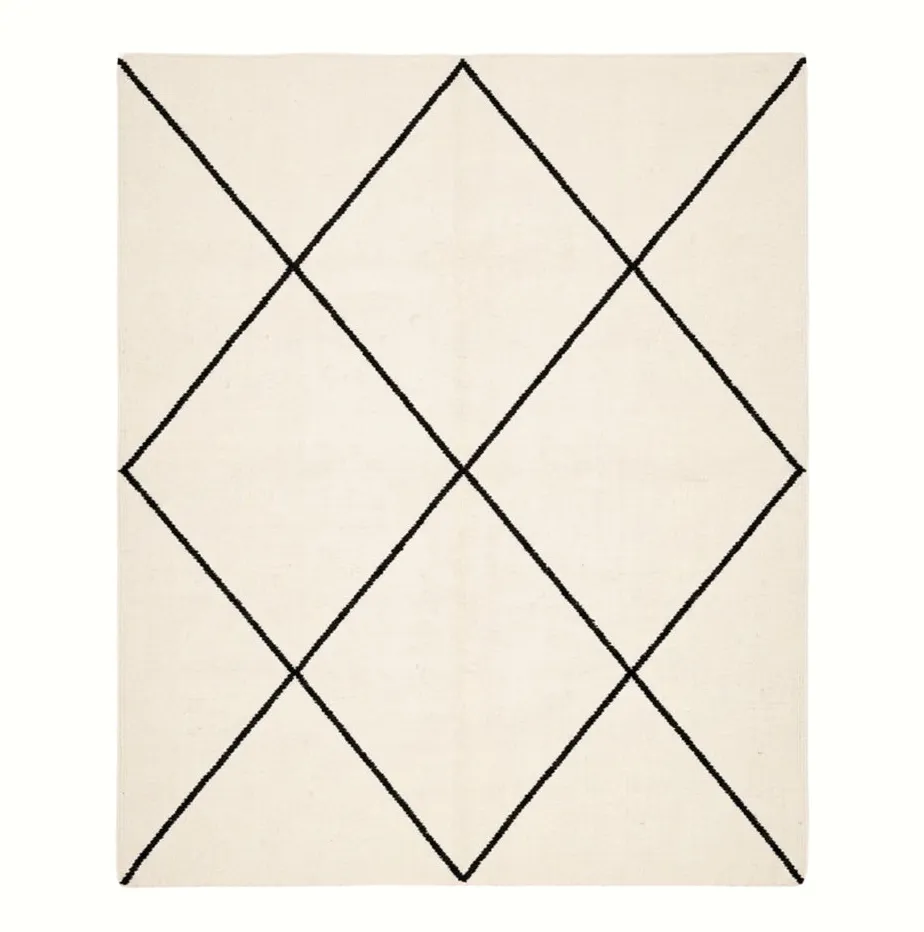 Kilim berbère Goulmima beige et noir à losanges — tapis kilim tissé à la main