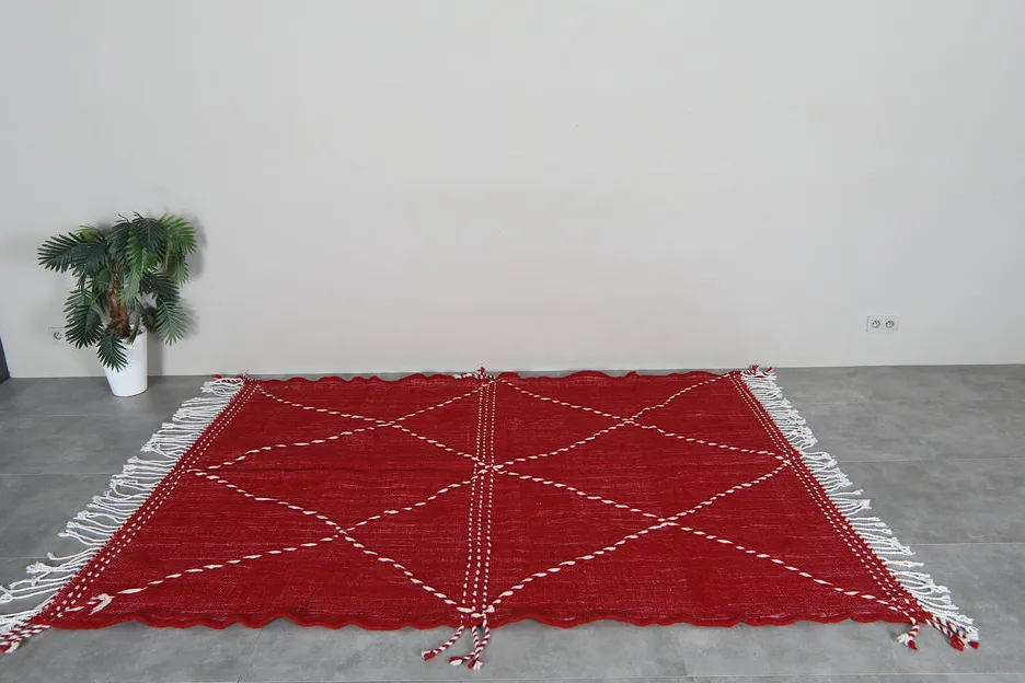 Kilim berbère Izza rouge uni, vue 4 sur 7