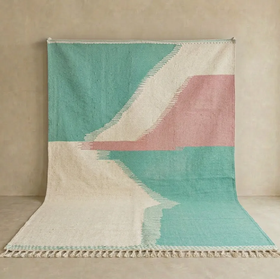 Kilim berbère Nkob vert et rose — tapis kilim tissé à la main