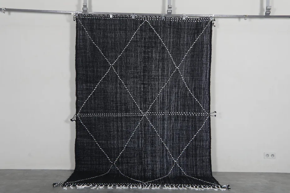 Kilim berbère Sifaw noir uni, vue 3 sur 7