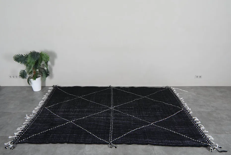 Kilim berbère Sifaw noir uni, vue 4 sur 7
