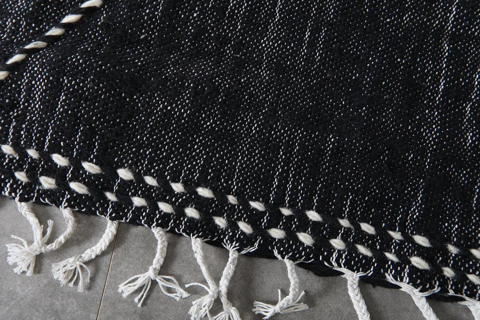 Kilim berbère Sifaw noir uni, vue 6 sur 7