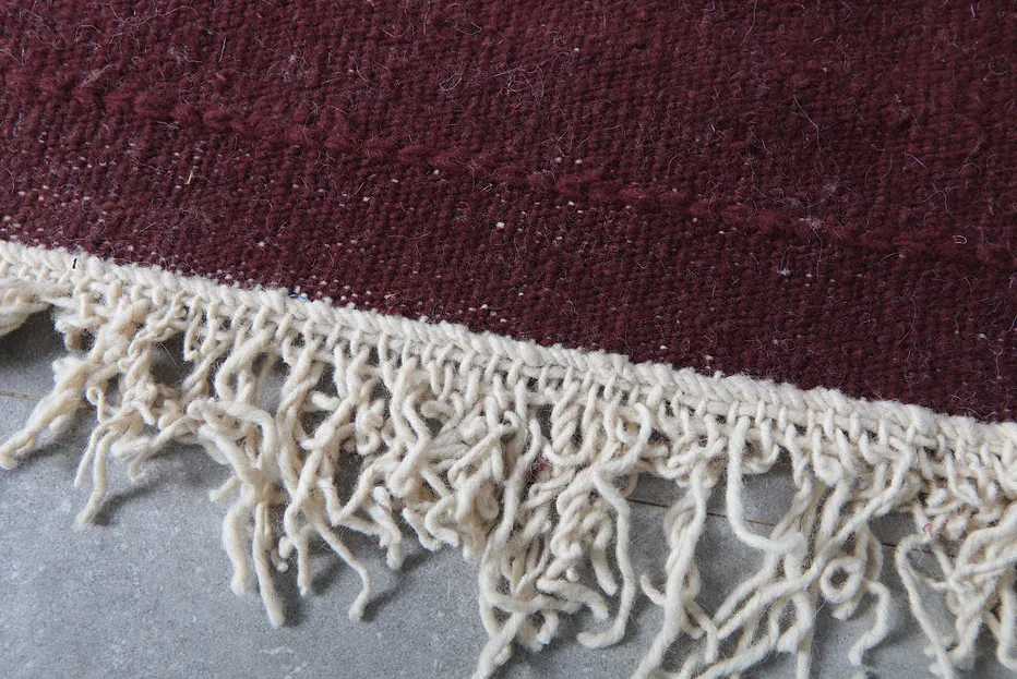 Kilim berbère Tala bordeaux, vue 6 sur 7