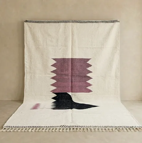 Kilim berbère Taliouine crème et violet aux motifs géométriques — tapis kilim