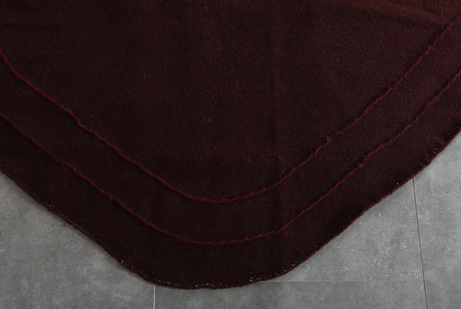 Kilim berbère Tamilla bordeaux, vue 3 sur 7