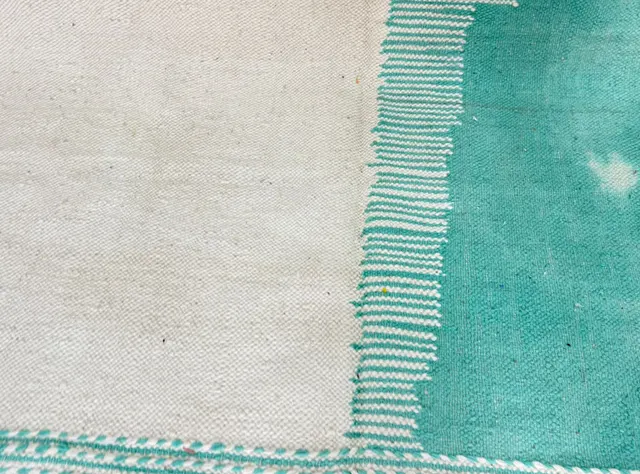 Kilim berbère Tanant rose au dessin abstrait — tapis kilim