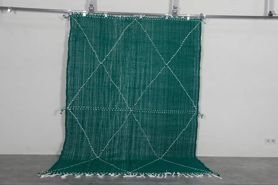 Kilim berbère Tiziri vert uni, vue 3 sur 7