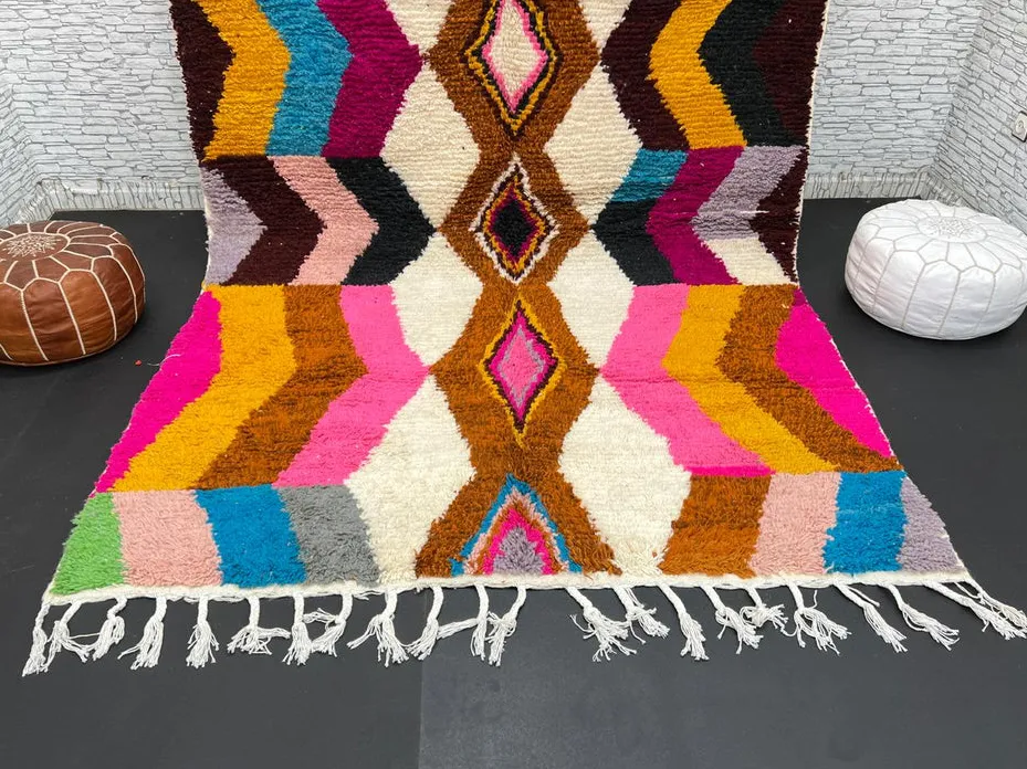 Tapis Azilal Aït-Bouguemez multicolore, vue 3 sur 4