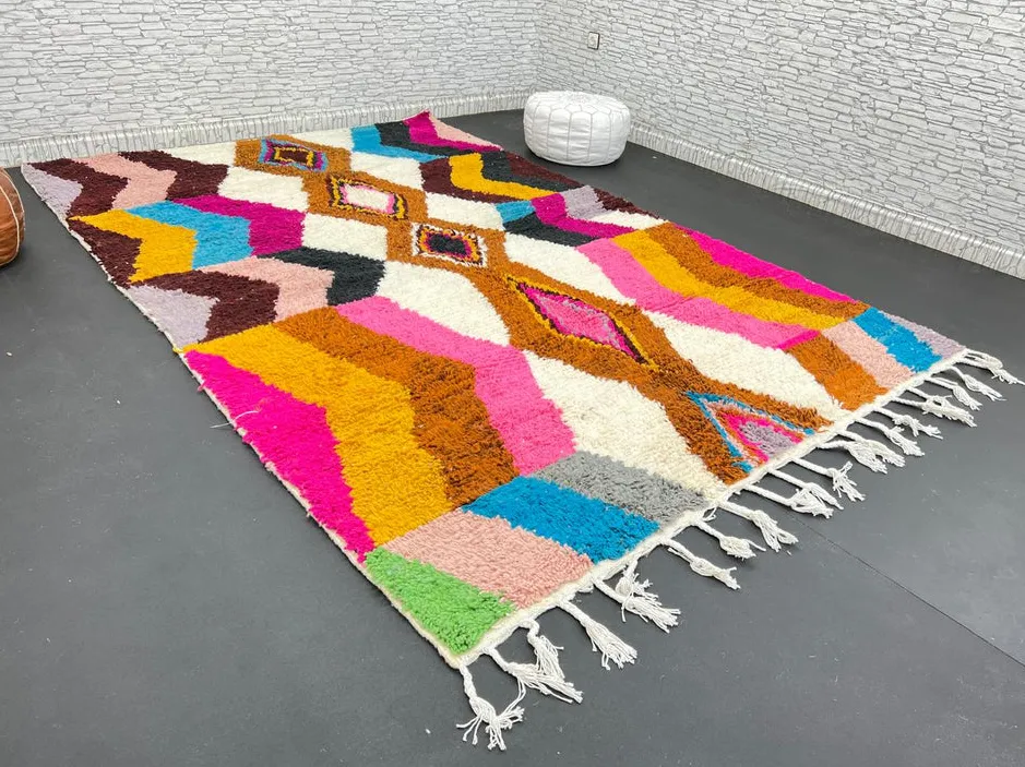 Tapis Azilal Aït-Bouguemez multicolore, vue 4 sur 4