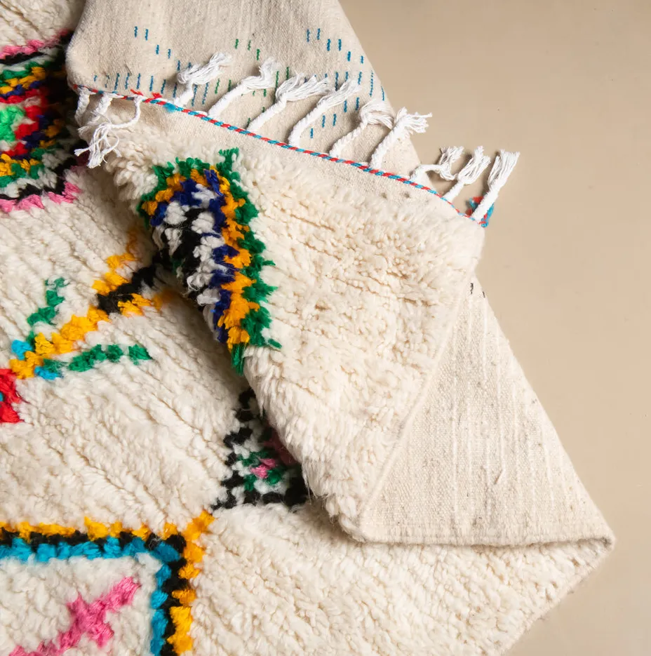 Tapis Azilal Tagleft aux motifs géométriques, vue 6 sur 7