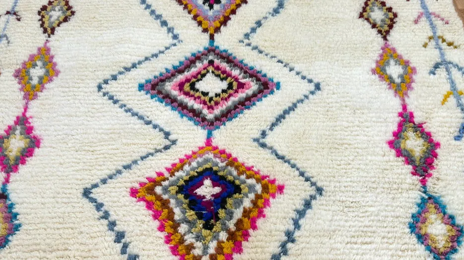 Tapis Azilal Tounfite multicolore, vue 3 sur 3