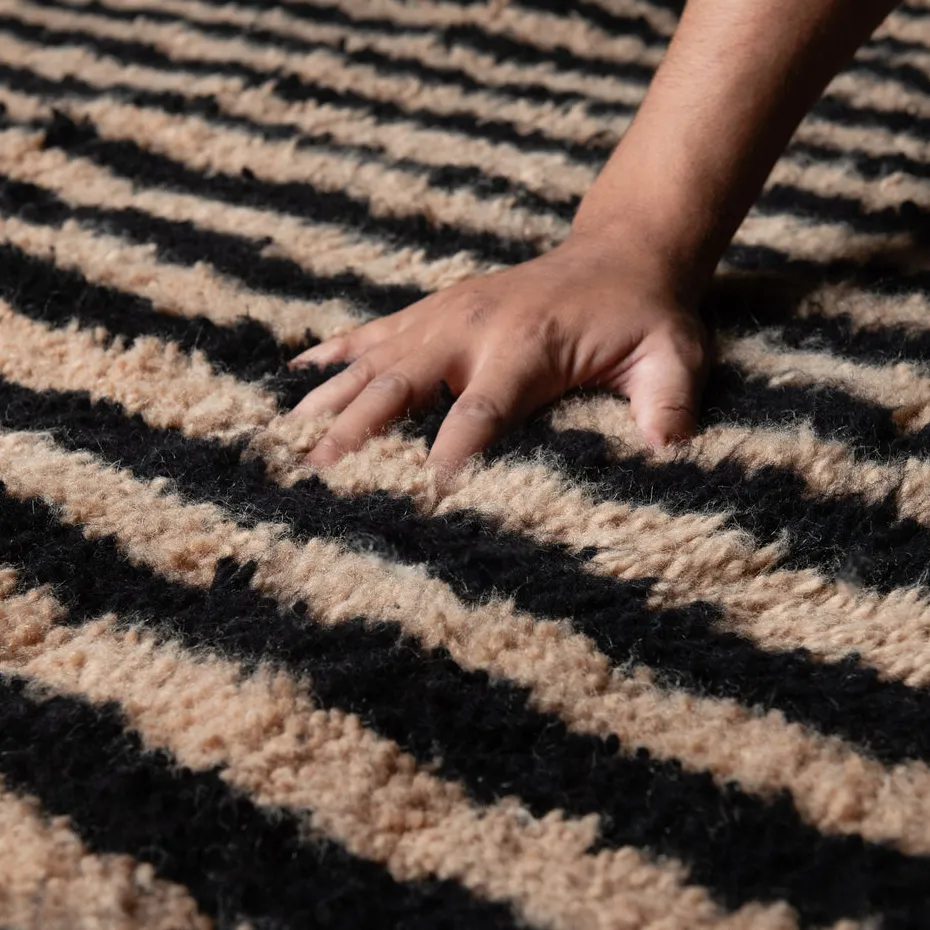 Tapis Beni Ouarain Aksel beige et blanc, vue 7 sur 7