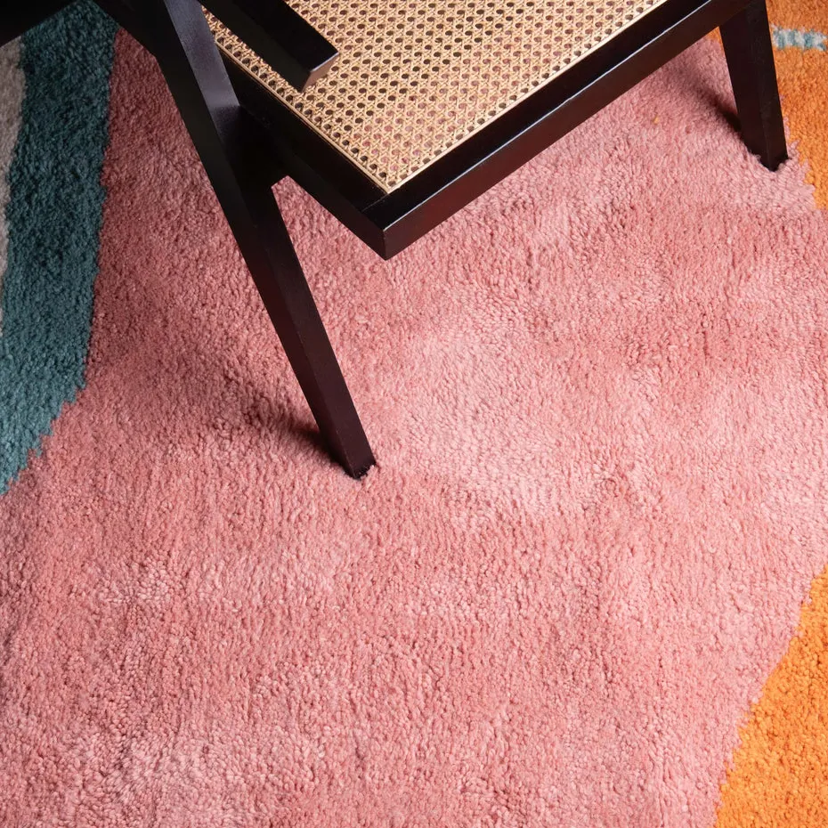 Tapis Beni Ouarain Amizmiz orange et rose à rayures, vue 6 sur 7