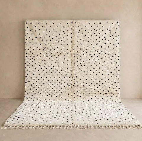 Tapis Beni Ouarain Amoud noir uni — tapis beni ouarain