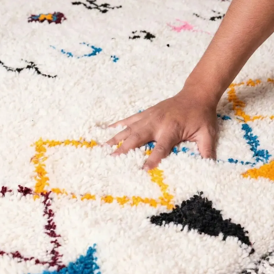 Tapis Beni Ouarain Aoufous beige et blanc, vue 4 sur 6
