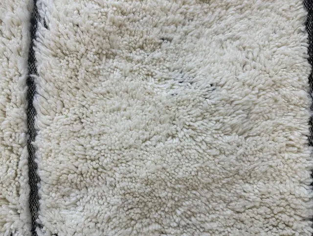 Tapis Beni Ouarain Aoulouz blanc uni — tapis beni ouarain