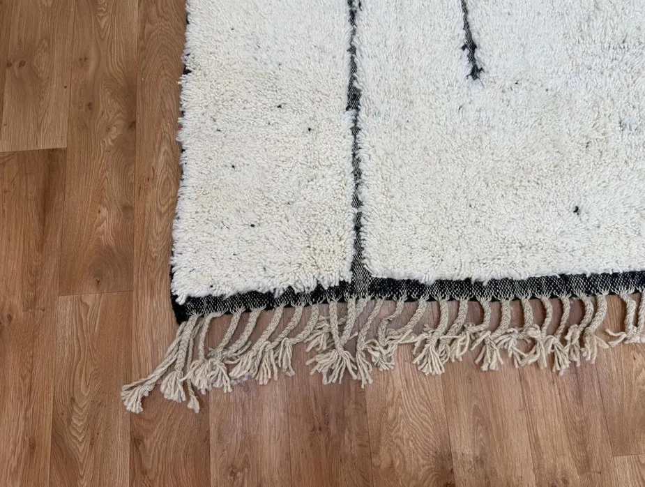Tapis Beni Ouarain Aoulouz blanc uni, vue 3 sur 3