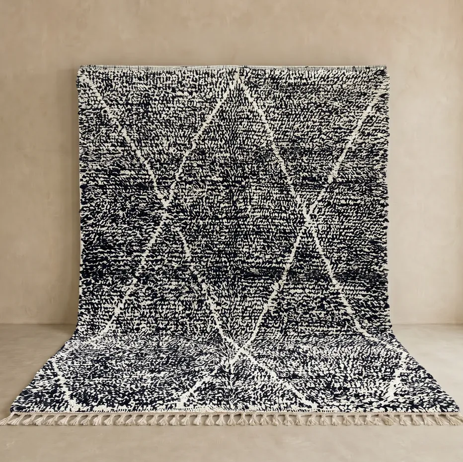 Tapis Beni Ouarain Asilah noir et crème à losanges — tapis beni ouarain tissé à la main