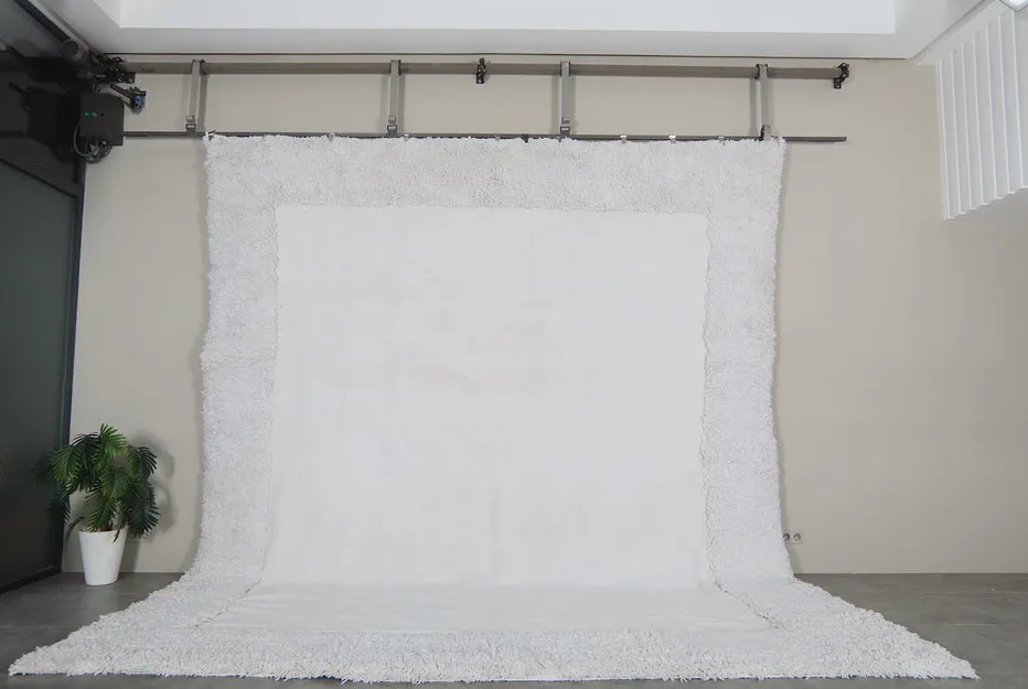 Tapis Beni Ouarain Biougra blanc — tapis beni ouarain tissé à la main
