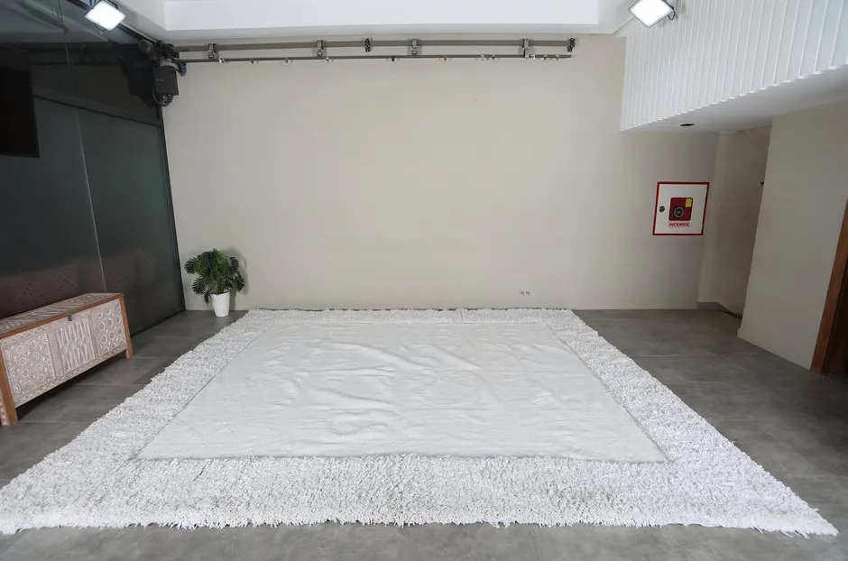 Tapis Beni Ouarain Biougra blanc, vue 4 sur 7