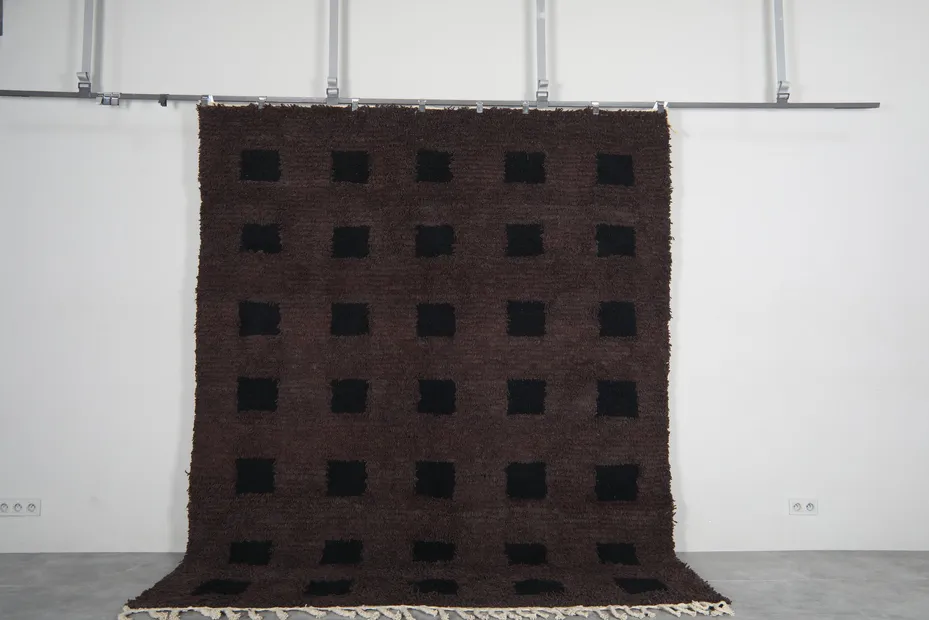 Tapis Beni Ouarain Guelmim marron et noir, vue 4 sur 7