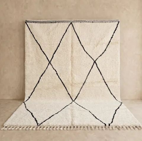 Tapis Beni Ouarain Imouzzer blanc et noir — tapis beni ouarain