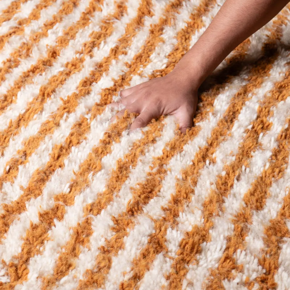 Tapis Beni Ouarain Isli beige et blanc, vue 5 sur 7