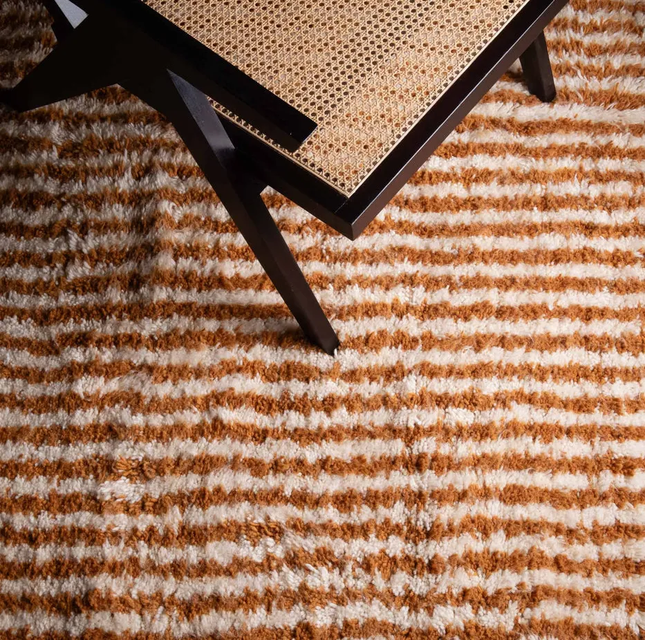 Tapis Beni Ouarain Isli beige et blanc, vue 6 sur 7