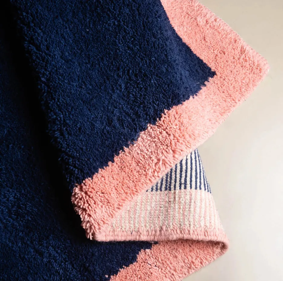 Tapis Beni Ouarain Ksiba bleu et rose, vue 5 sur 7