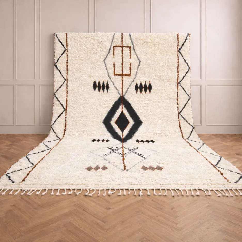 Tapis Beni Ouarain Massin blanc à losanges — tapis beni ouarain tissé à la main