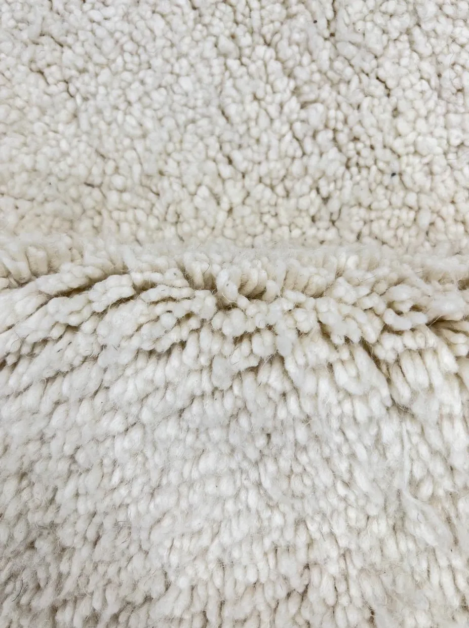 Tapis Beni Ouarain Nfis crème uni, vue 4 sur 4