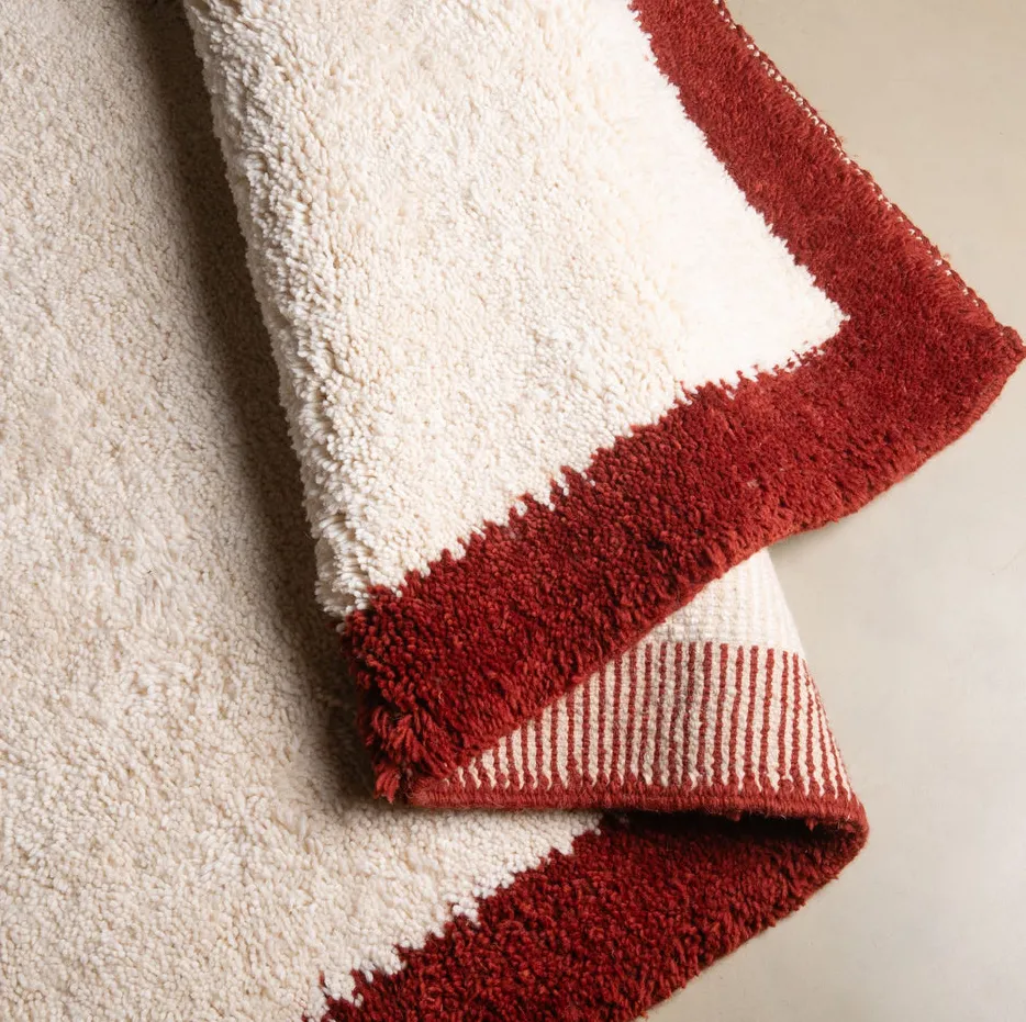 Tapis Beni Ouarain Oualidia rouge, vue 4 sur 7