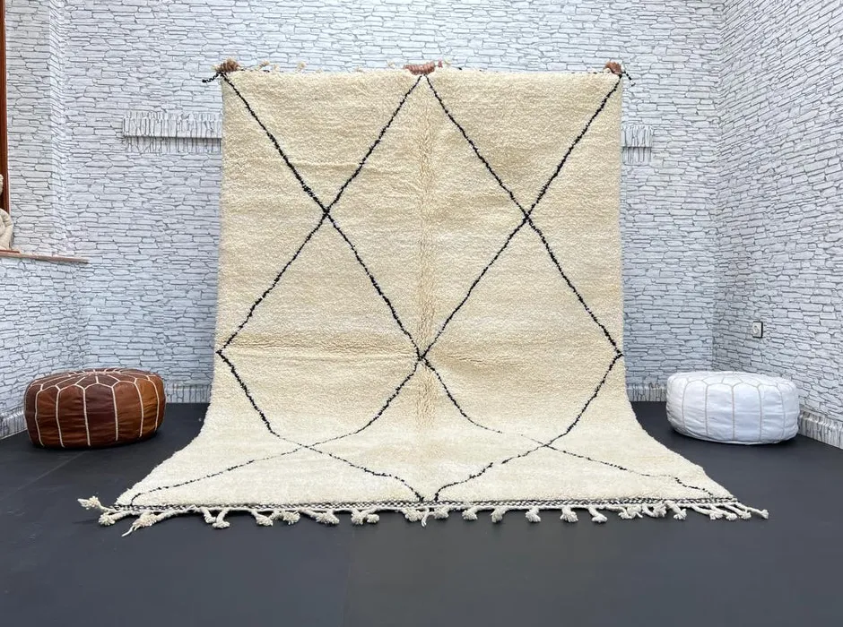 Tapis Beni Ouarain Ouanoukrim crème et noir à lignes, vue 3 sur 4