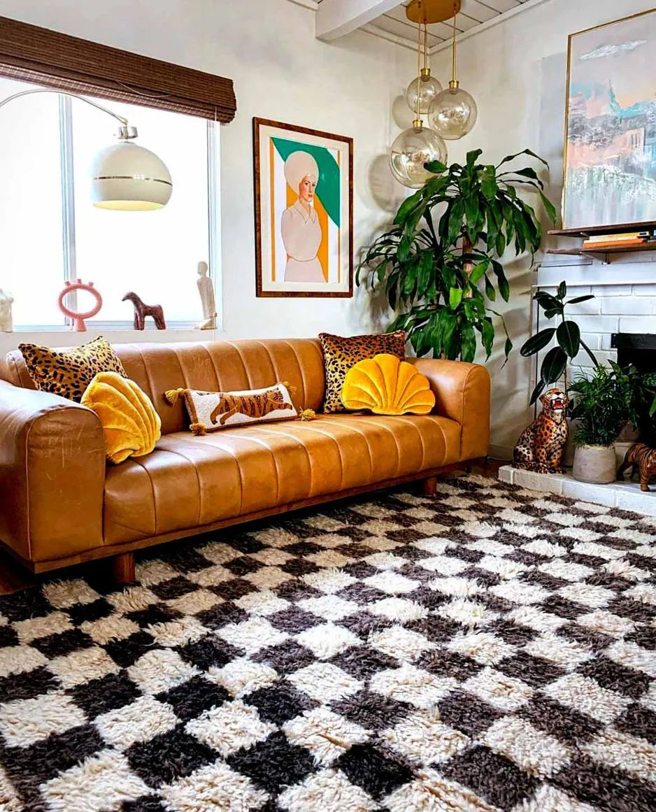 Tapis Beni Ouarain Ouirgane blanc et noir à damier, vue 7 sur 7