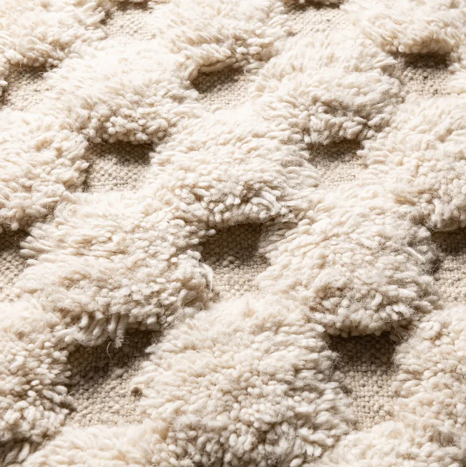 Tapis Beni Ouarain Oukaïmeden beige et blanc, vue 5 sur 7