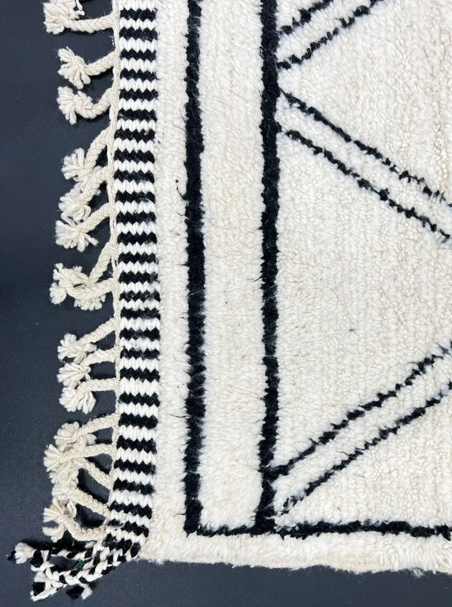 Tapis Beni Ouarain Ourika noir et blanc, vue 4 sur 4