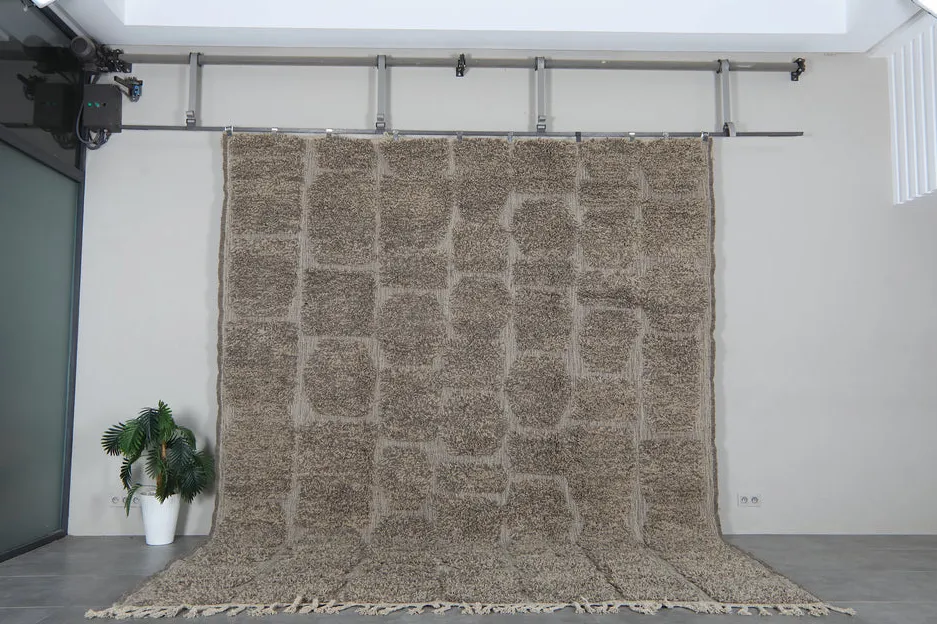 Tapis Beni Ouarain Rommani gris aux motifs géométriques — tapis beni ouarain tissé à la main