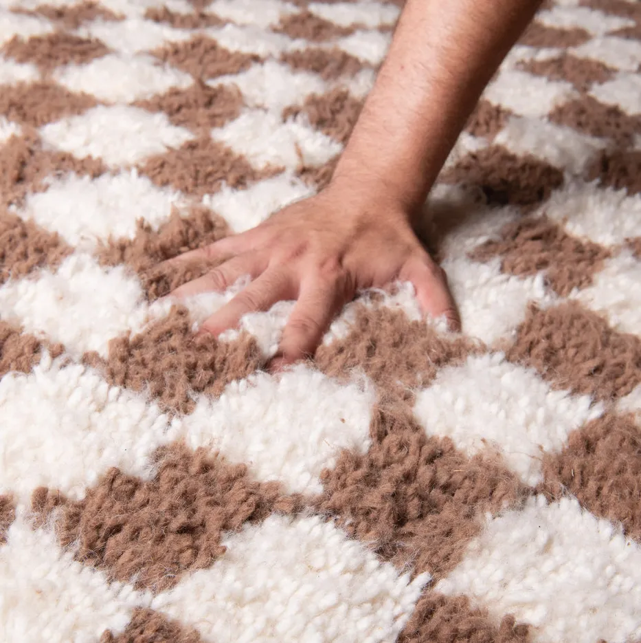 Tapis Beni Ouarain Taddart marron, vue 6 sur 7