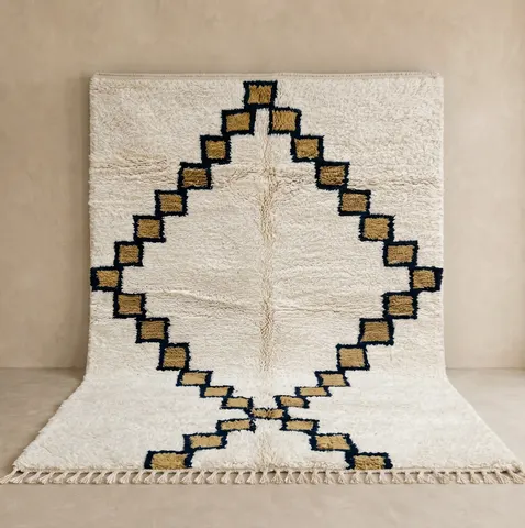 Tapis Beni Ouarain Taghazout beige et noir à losanges — tapis beni ouarain