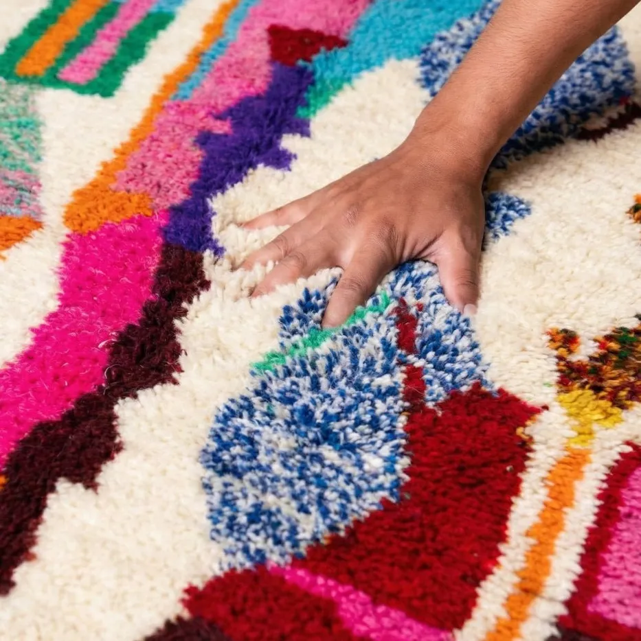 Tapis Beni Ouarain Tagounite beige et blanc, vue 3 sur 6
