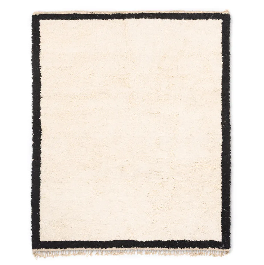 Tapis Beni Ouarain Tahanaout beige et blanc uni — tapis beni ouarain tissé à la main