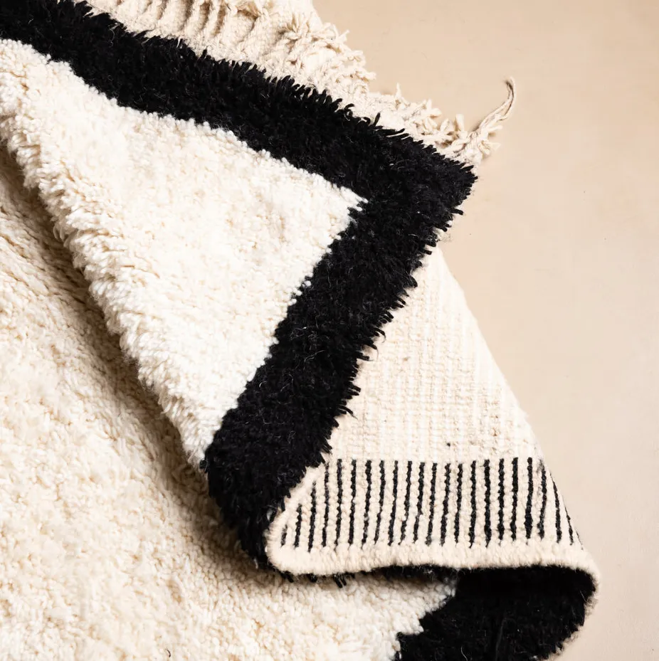 Tapis Beni Ouarain Tahanaout beige et blanc uni, vue 5 sur 7