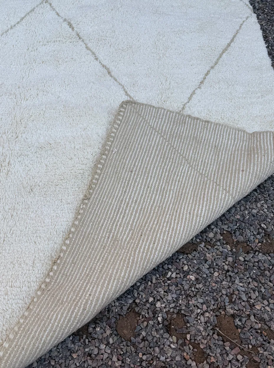 Tapis Beni Ouarain Tamayt crème à losanges, vue 3 sur 7