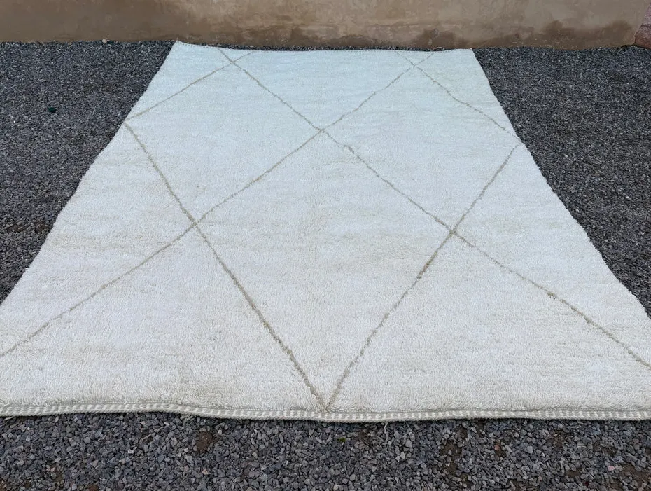 Tapis Beni Ouarain Tamayt crème à losanges, vue 5 sur 7