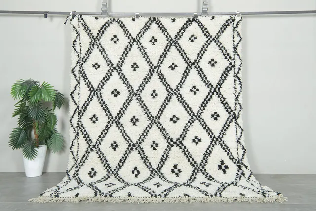 Tapis Beni Ouarain Tazaghart noir et blanc à losanges — tapis beni ouarain