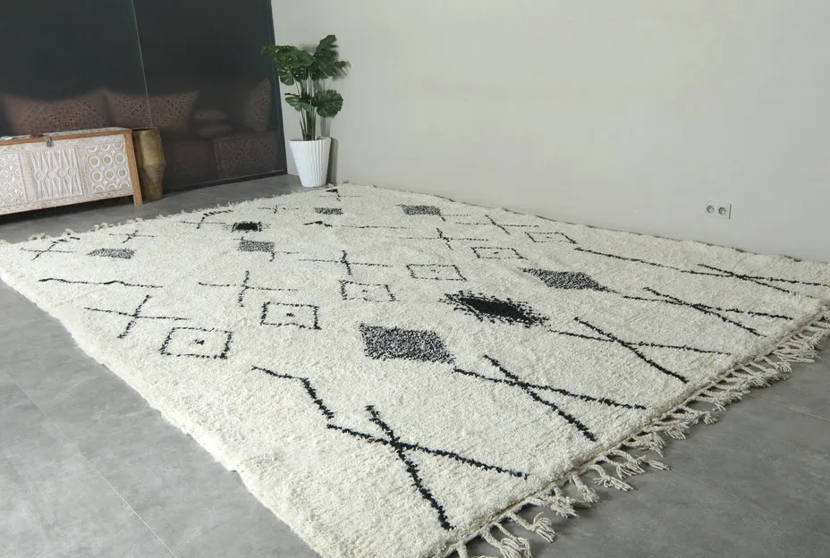 Tapis Beni Ouarain Tichka noir et blanc, vue 5 sur 7